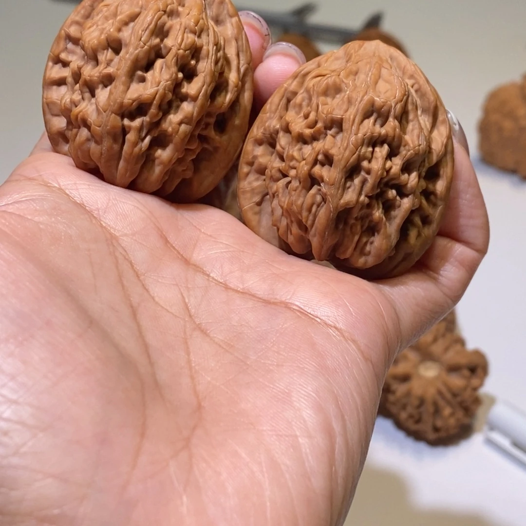 麦***顿吊坠文玩核桃狮子