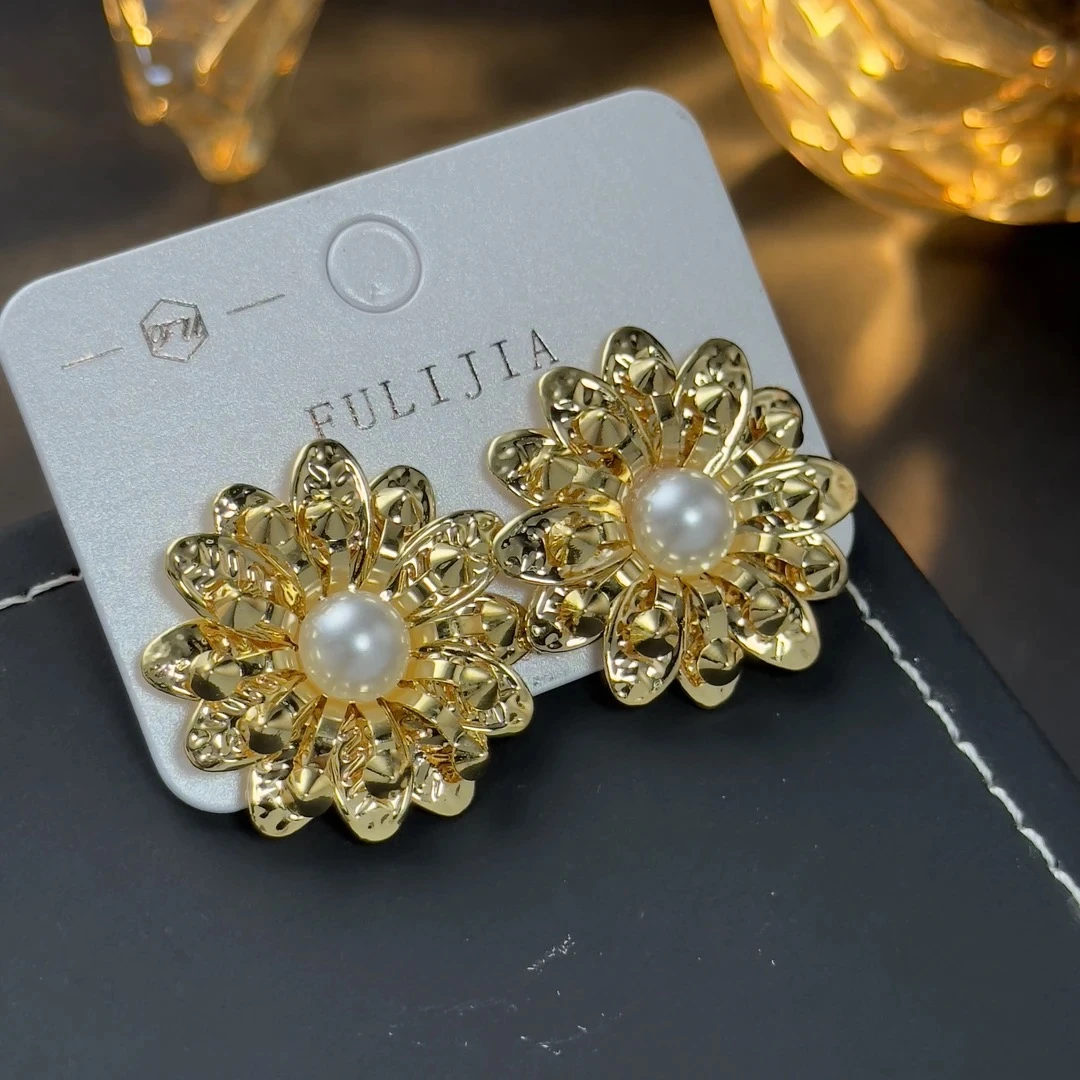 铜合金仿珍珠耳饰 手工气质轻奢时尚复古金色重工精致耳环QC2529