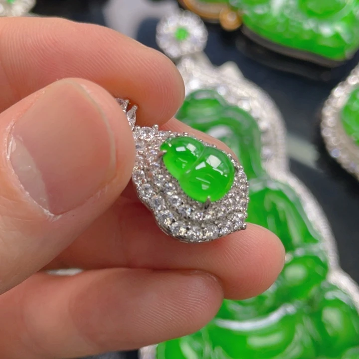 翡翠颈饰未镶嵌天然