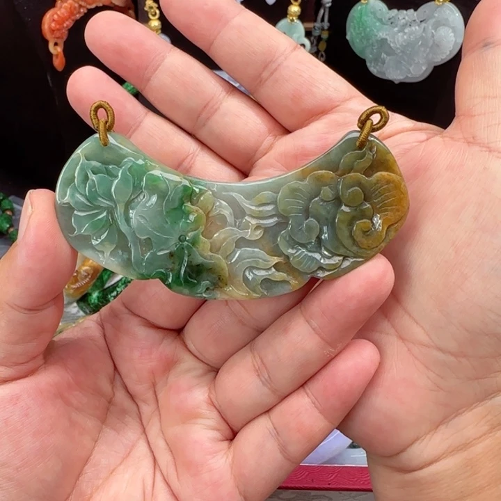 菲***饰翡翠未镶嵌颈饰复古