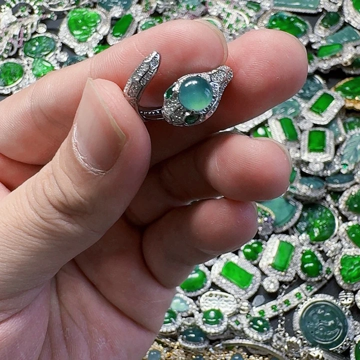 翡翠颈饰未镶嵌天然A货翡翠放漏