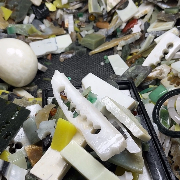 和田玉足铂镶嵌珠宝奇石小**o