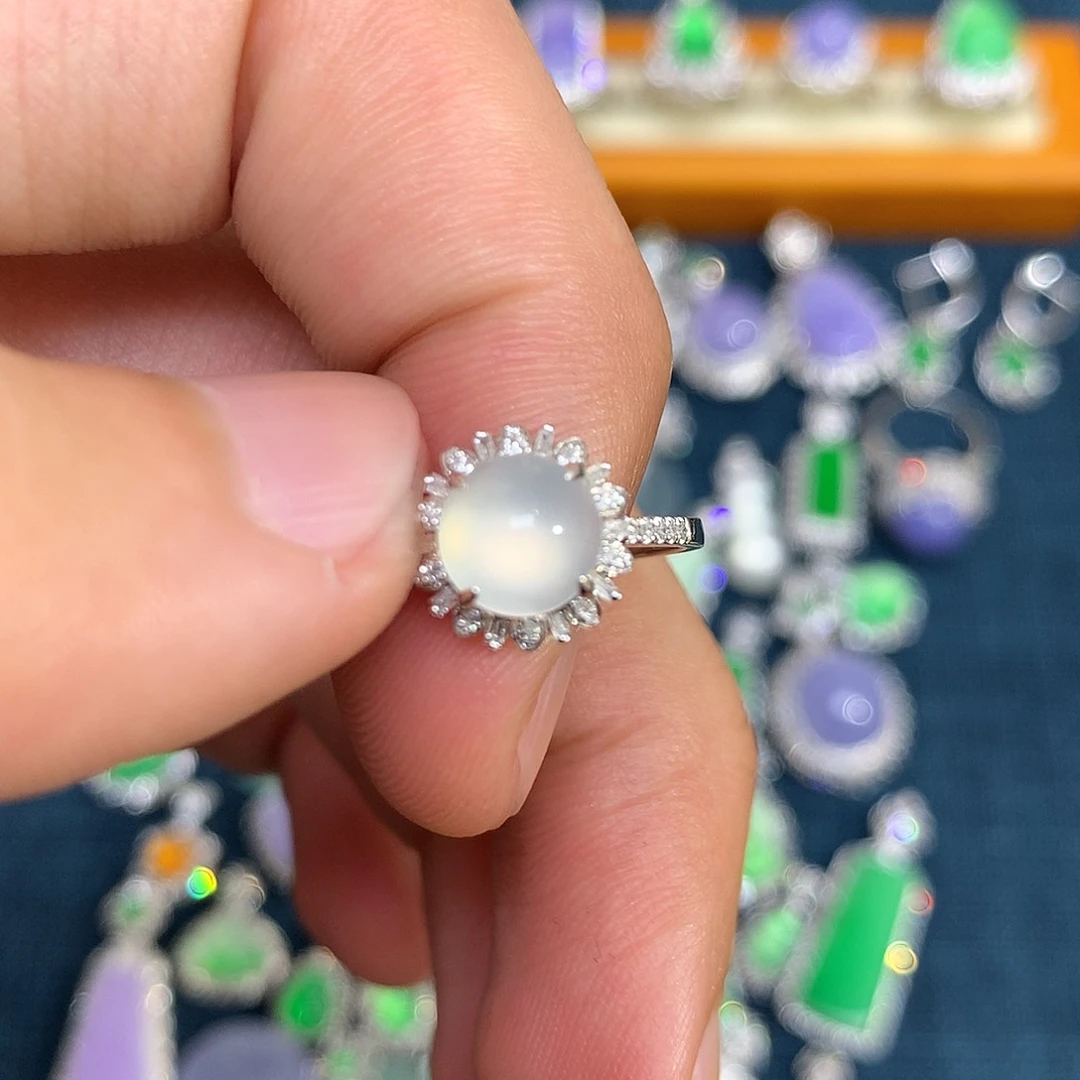 翡翠戒指18K金镶嵌白冰蛋面戒指