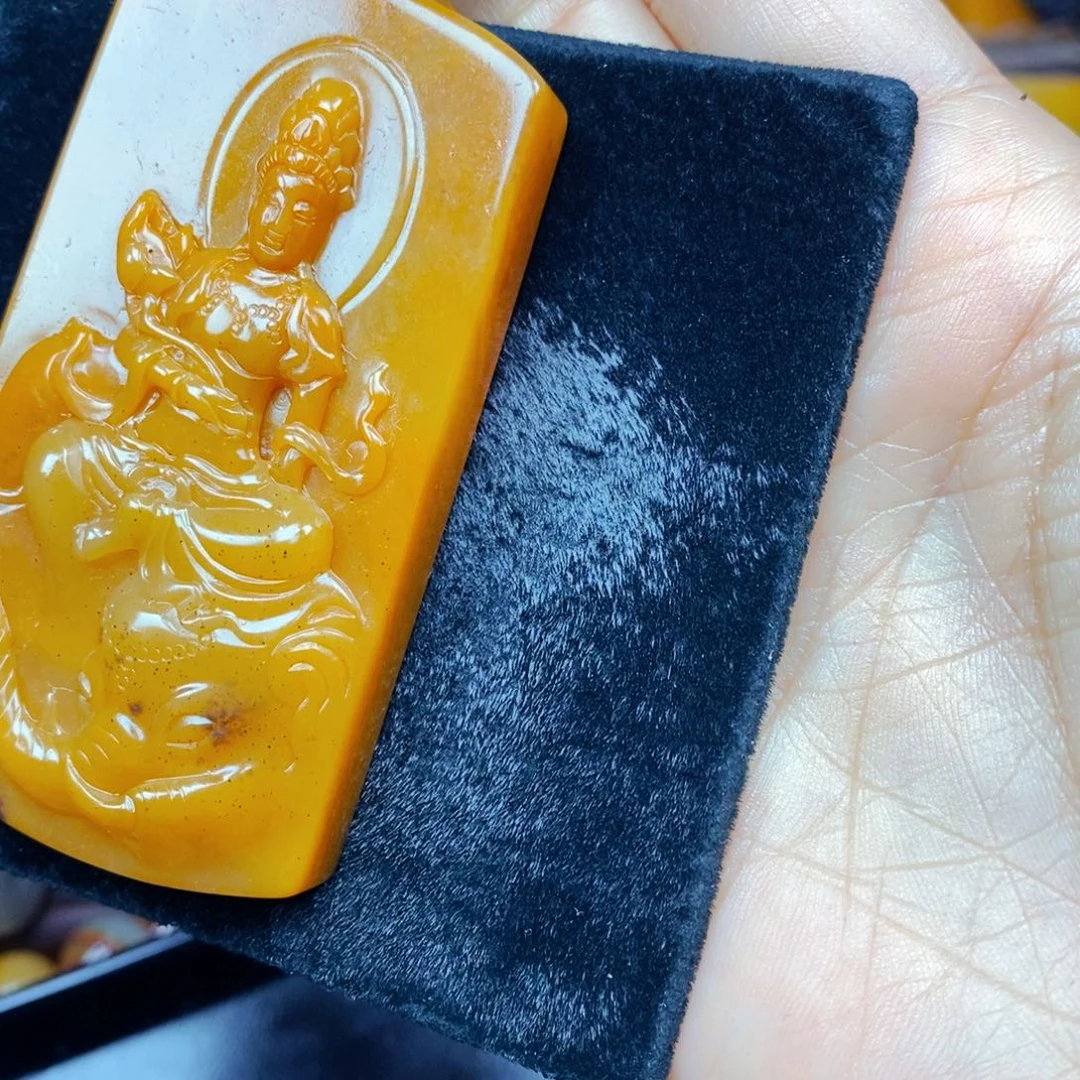 未镶嵌石英质玉（黄龙玉）颈饰