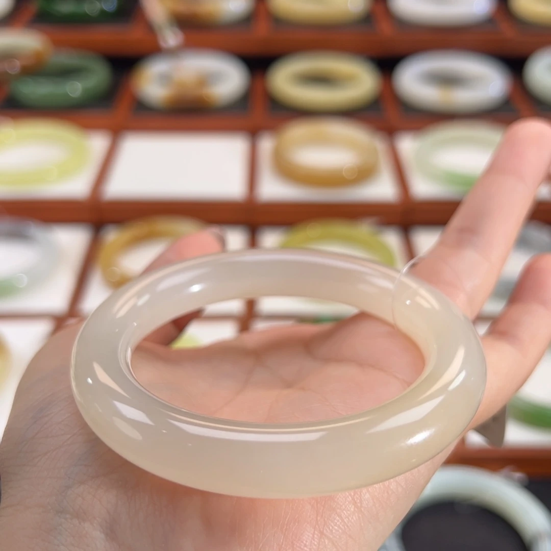 和田玉未镶嵌手镯藕荷冰粉