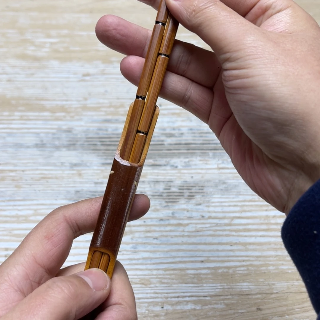 瓷片D*.密密麻麻地排列着一个