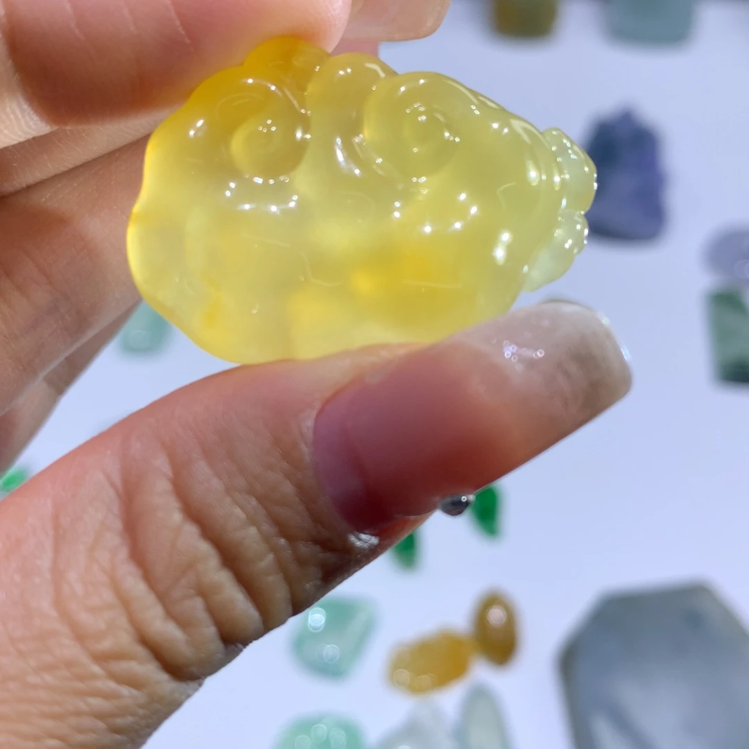 翡翠颈饰未镶嵌如意