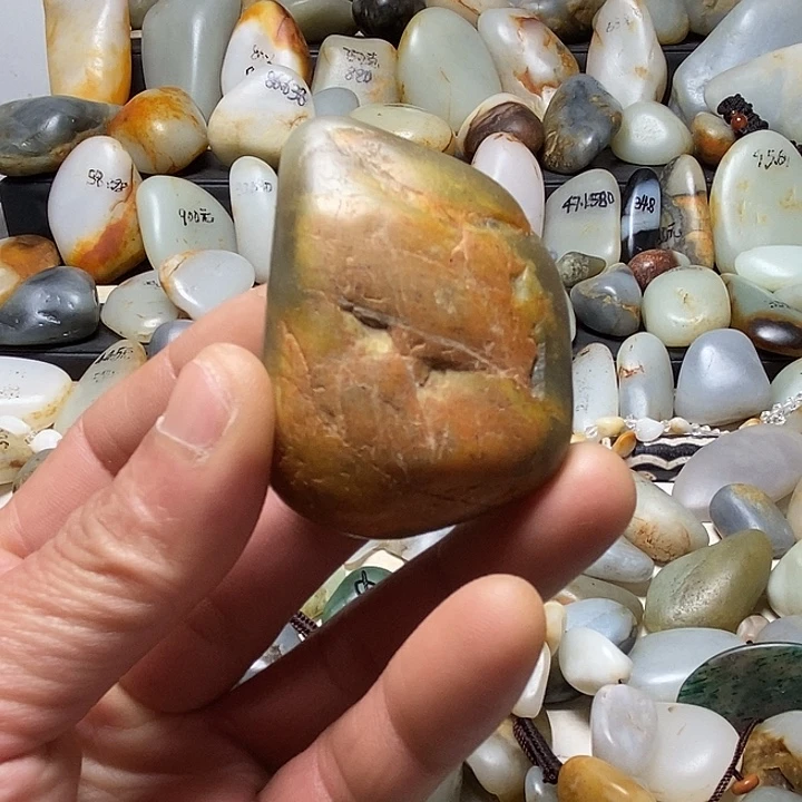 和田玉未镶嵌颈饰把件