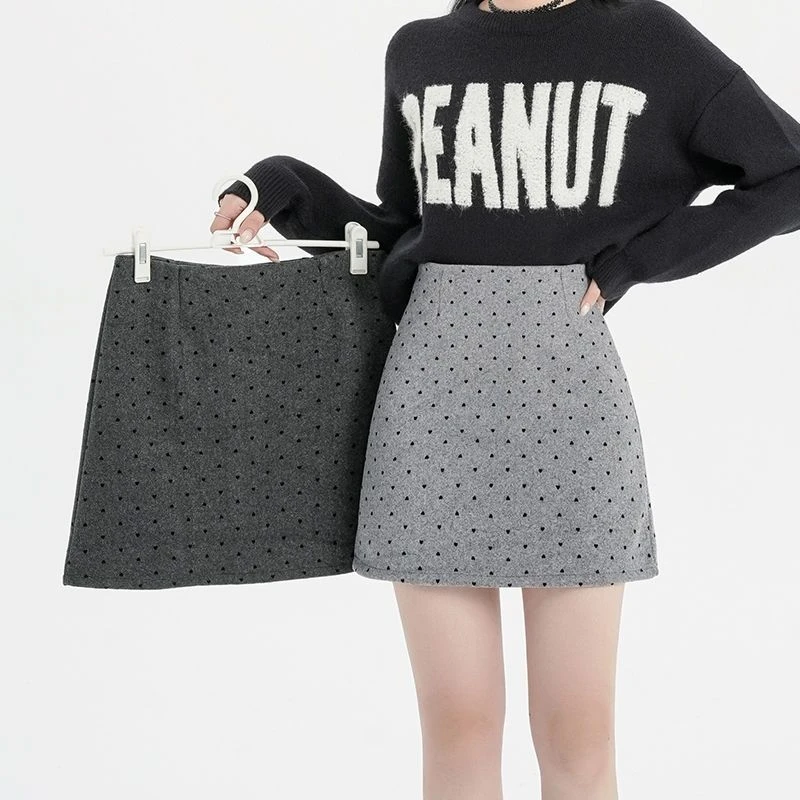 2025新款爱心植绒毛呢半身裙女秋冬高腰显瘦百搭韩版防走光短裙