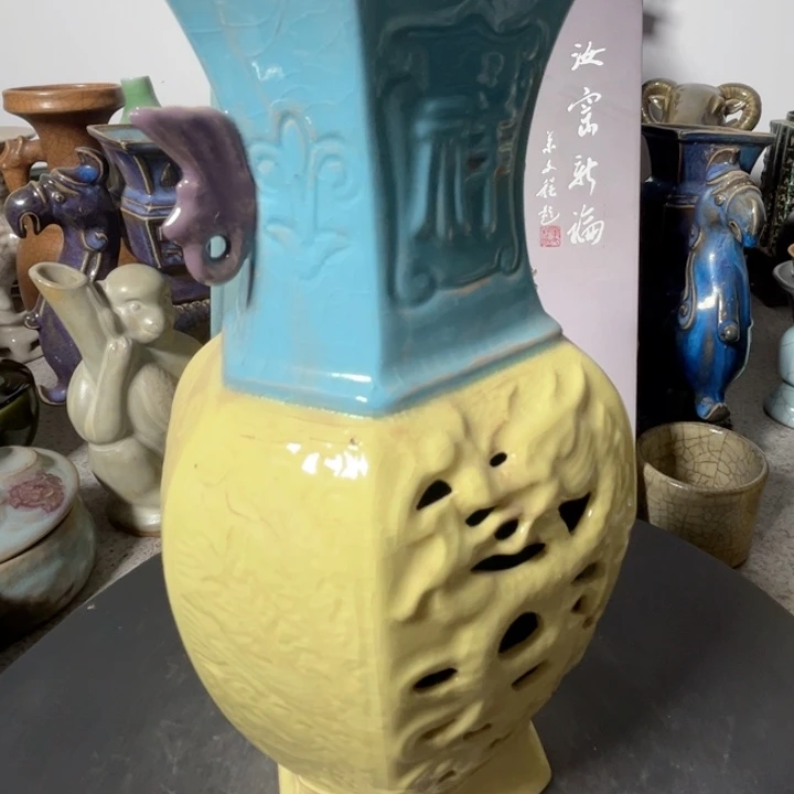 雷**行柴窑瓷瓶器型美观大方