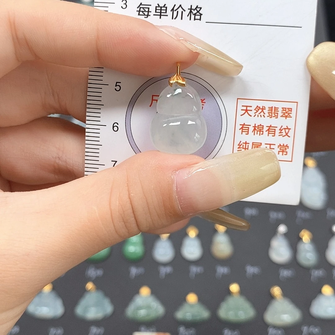 颈饰足银镶嵌翡翠