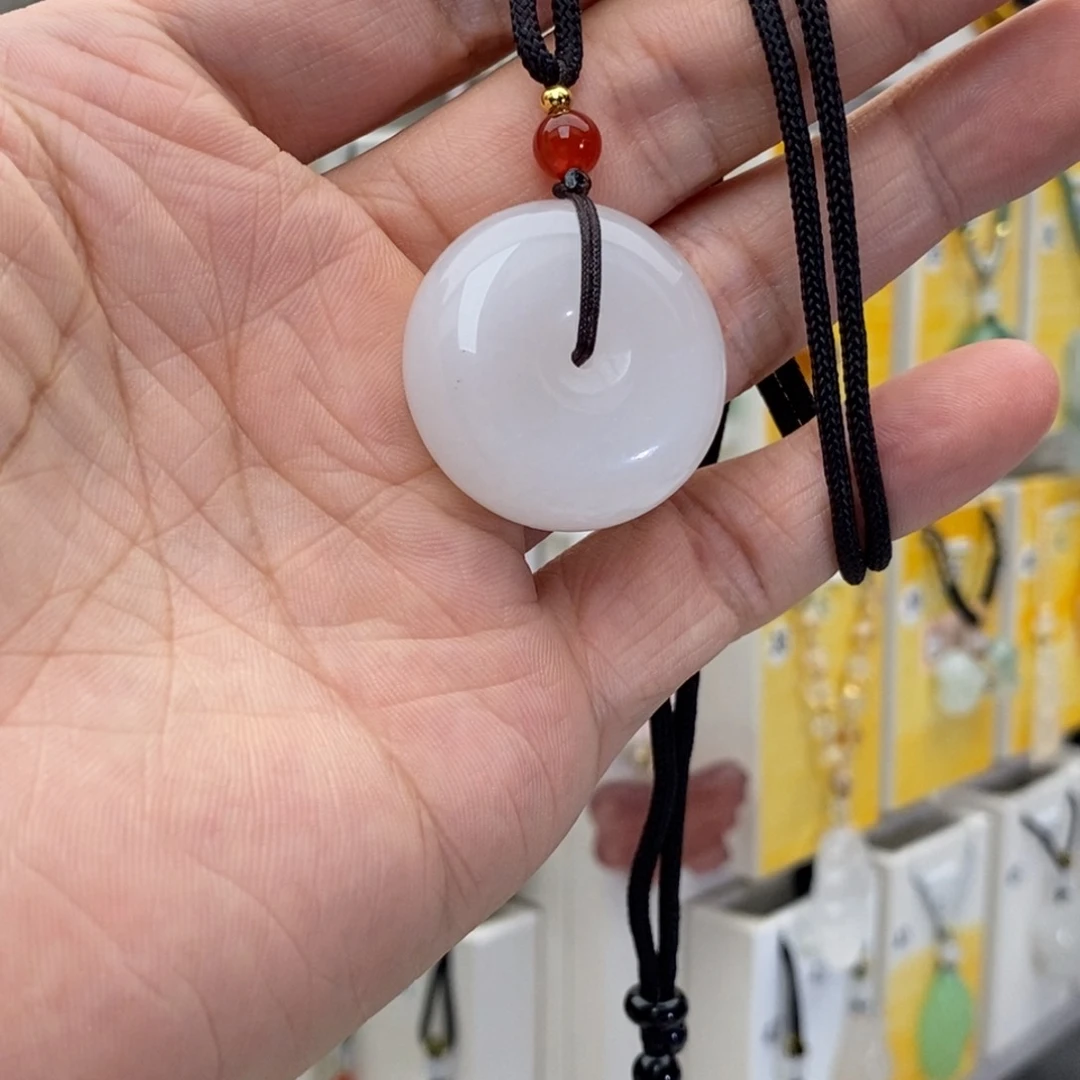 石英质玉未镶嵌颈饰木*