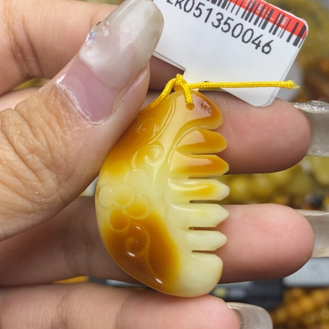 未镶嵌琥珀珠宝奇石