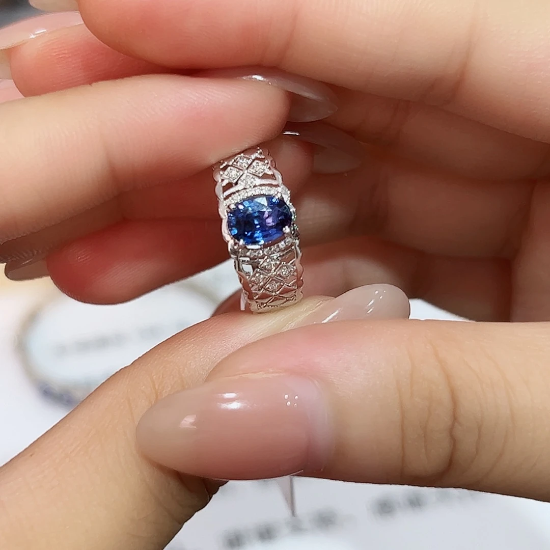 蓝宝石戒指18K金镶嵌