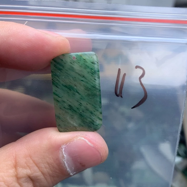 独山玉未镶嵌珠宝半成品