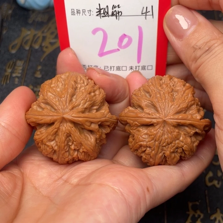 吊坠桃核文玩了吗