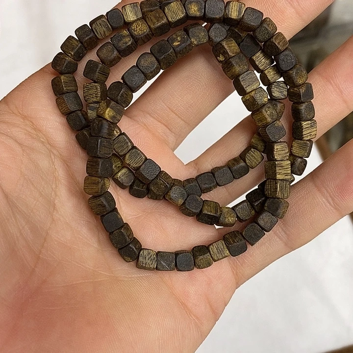 沉香沉香碎屑绿奇楠方糖05