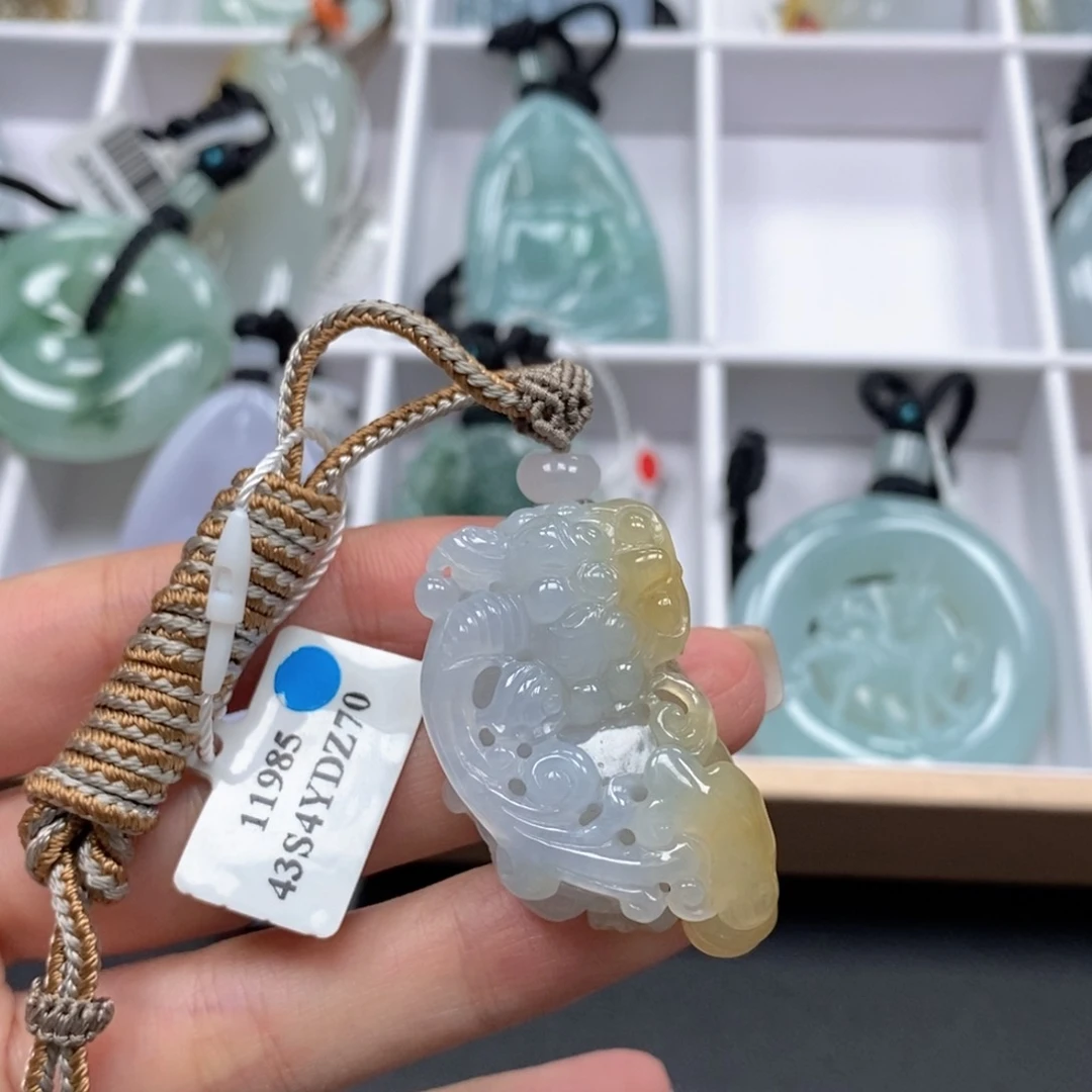 翡翠颈饰未镶嵌翡翠