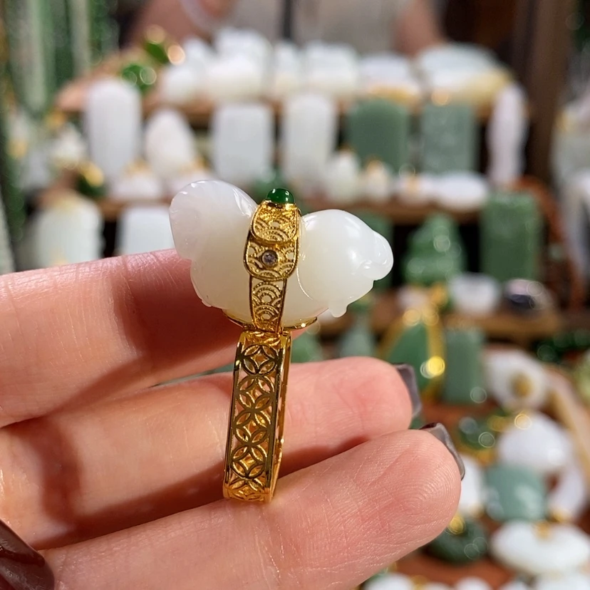 【闪购商品】吊坠(不含链)18K金镶嵌和田玉戒指