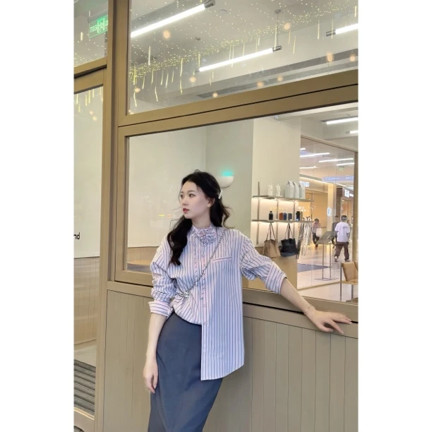 GIRDEAR/哥弟春夏爆款气质百搭附装饰花条纹衬衫130050