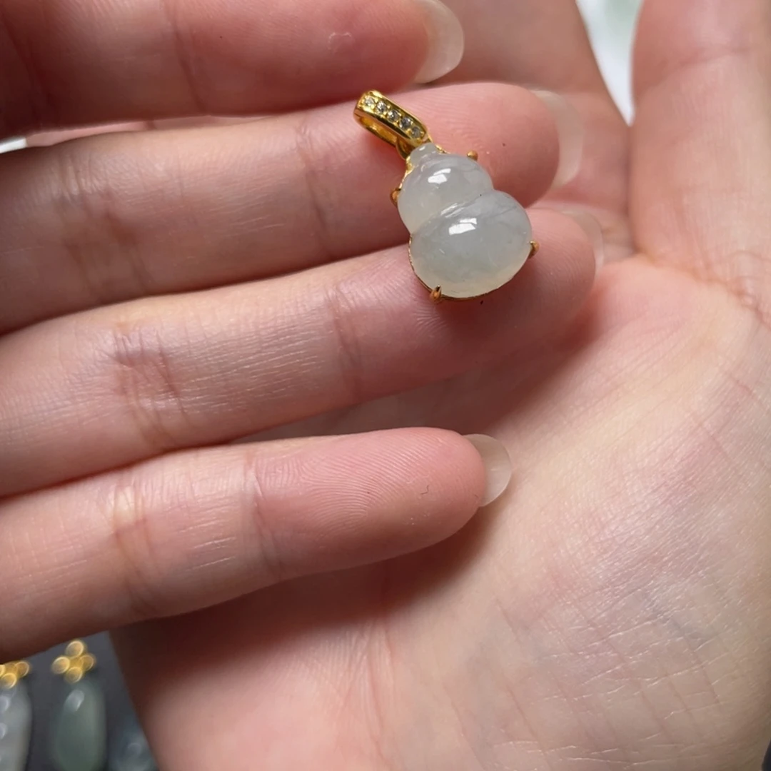 翡翠未镶嵌颈饰银镶葫芦