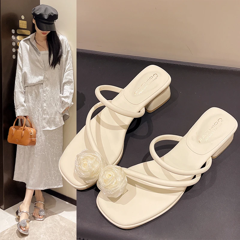 夏季新款中跟鞋女拖鞋外穿方头仙女风露趾玫瑰花型粗跟一字拖凉鞋