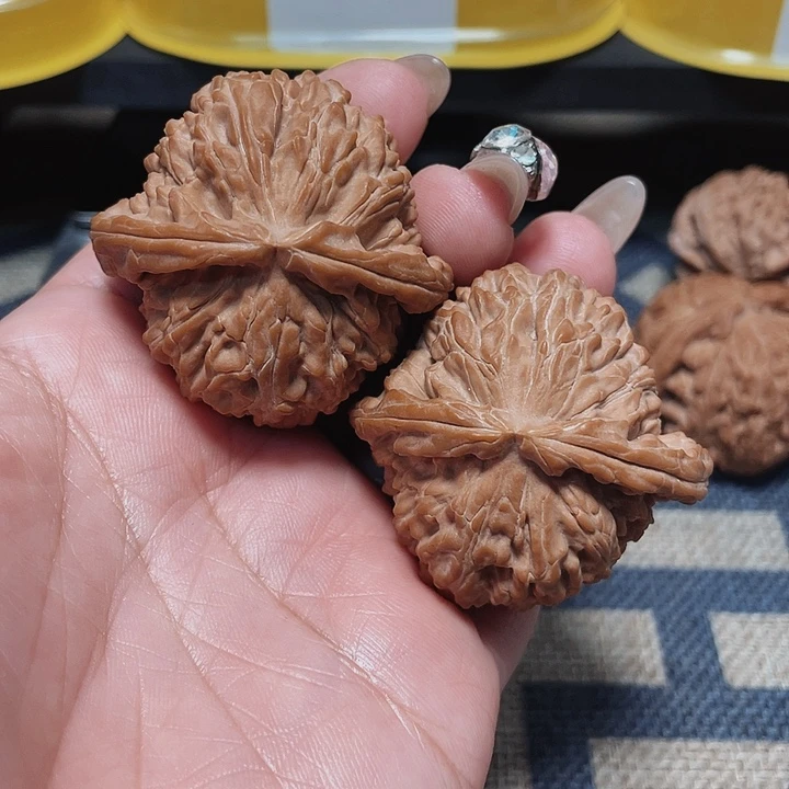 文玩核桃把件叫***生白狮子45