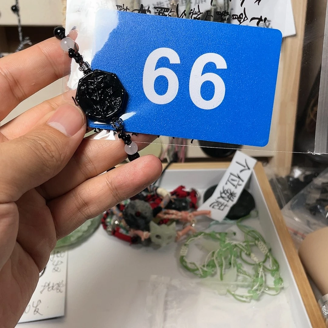 蛇纹石玉颈饰合金