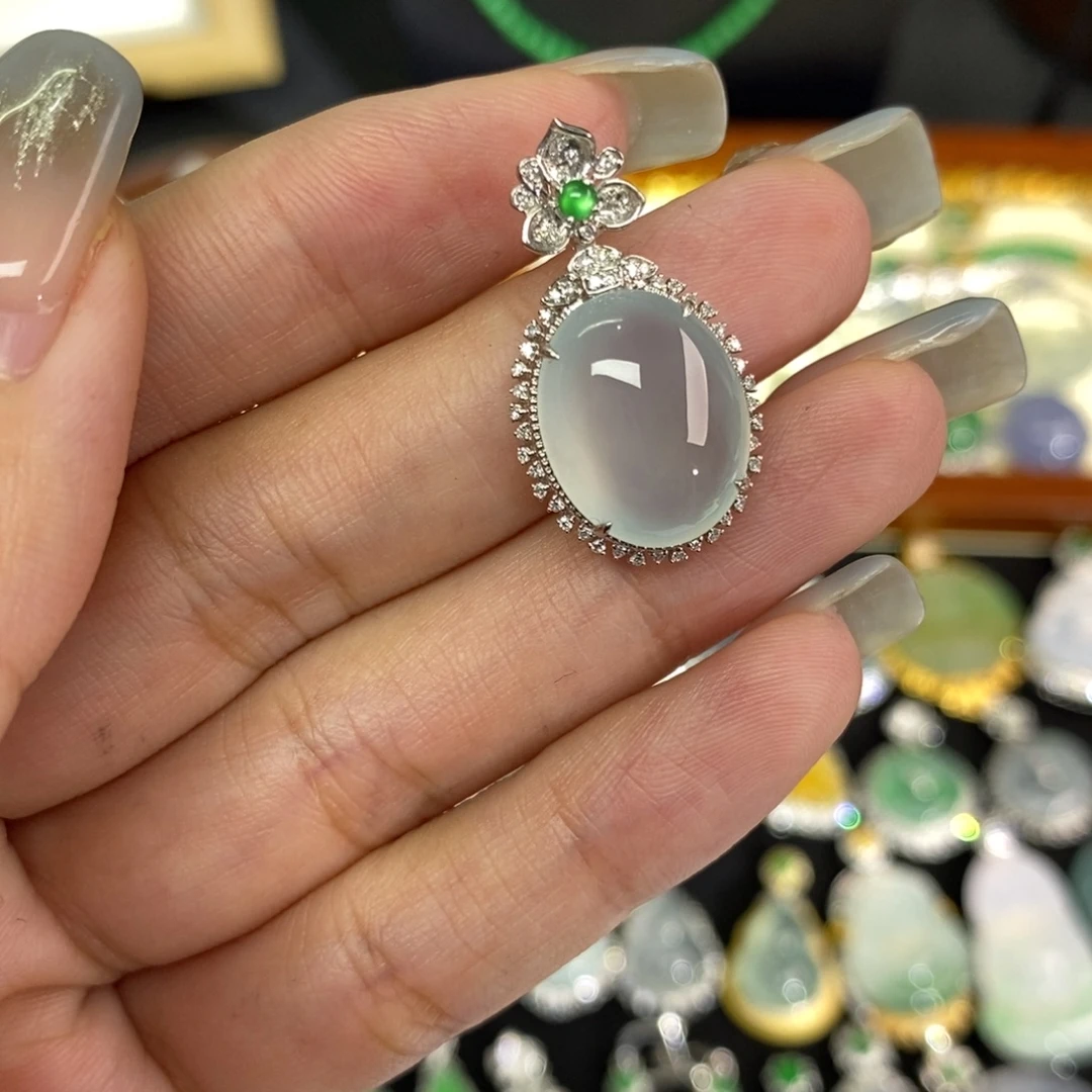 翡翠18K金镶嵌颈饰A货翡翠