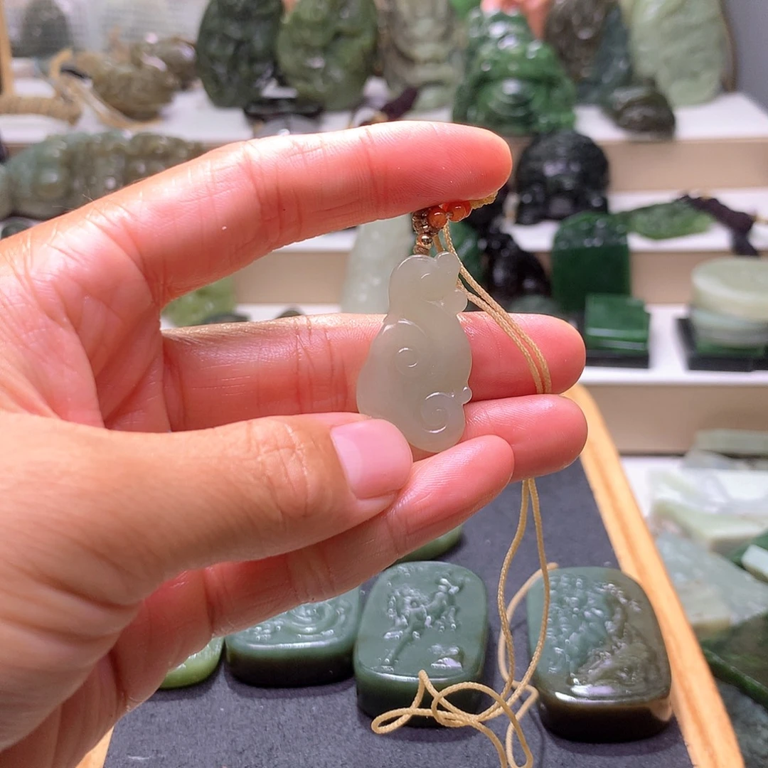 清***歡颈饰未镶嵌和田玉（糖玉）