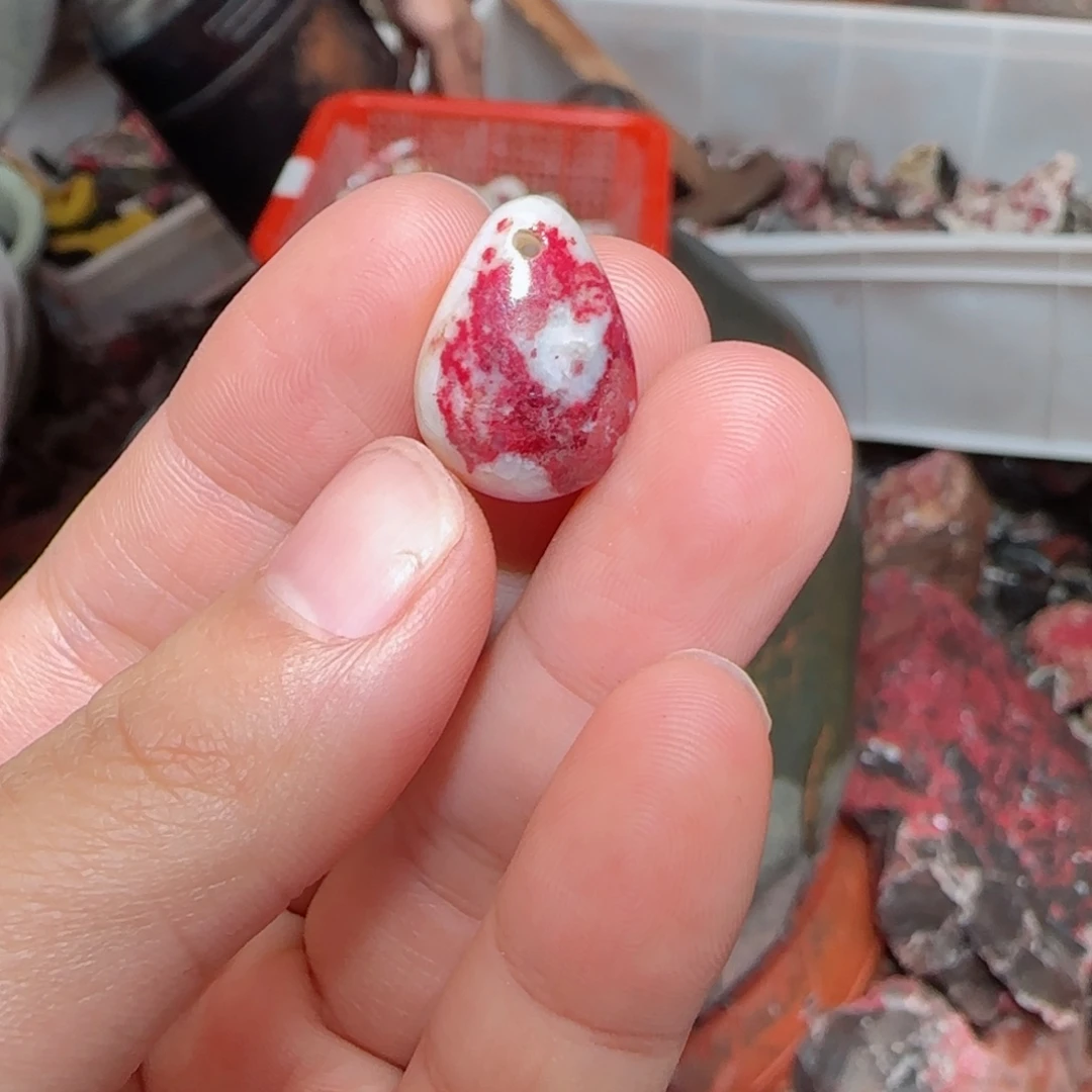 开****天然辰砂原石吊坠44