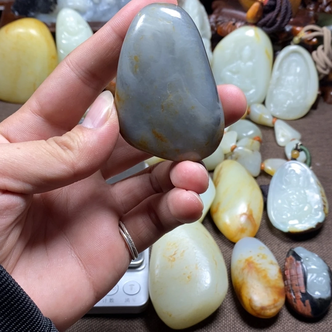 和田玉未镶嵌把件