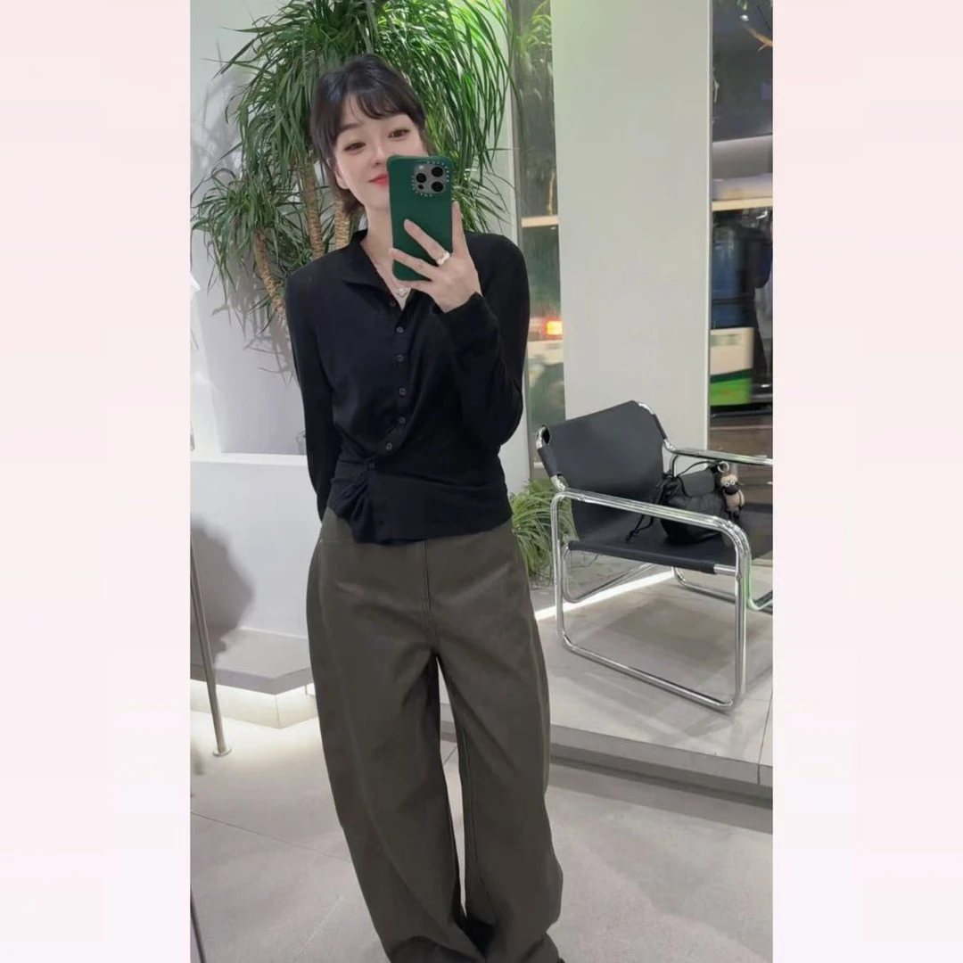 春苗女装   一排扣黑上衣      时尚减龄设计感百搭气质