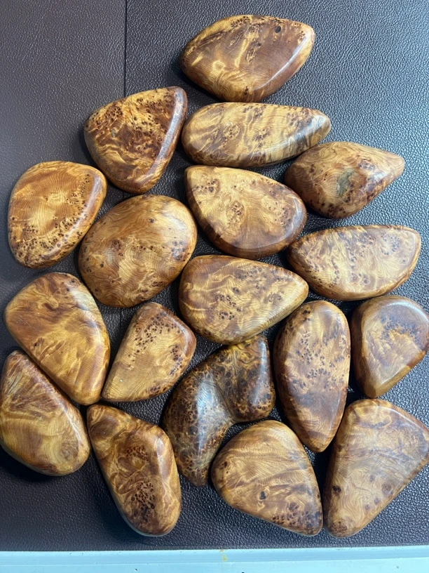 木头，崖柏底座，可以手把，随机发1个