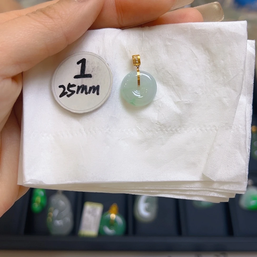 翡翠颈饰18K金镶嵌翡翠