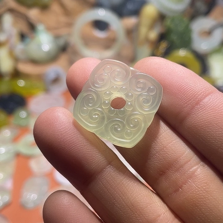 蛇纹石玉未镶嵌珠宝奇石