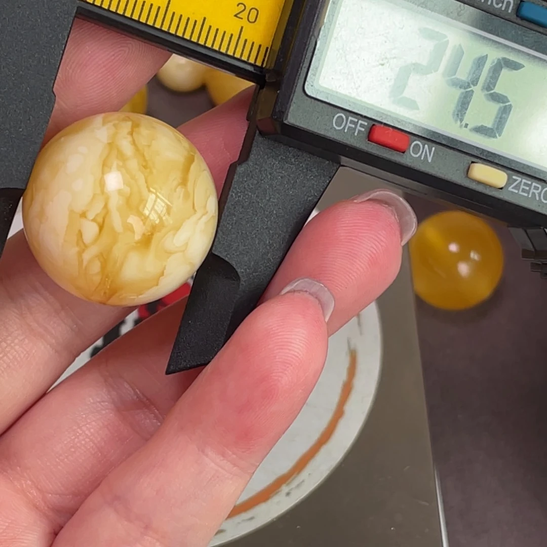 未镶嵌琥珀裸石微瑕798