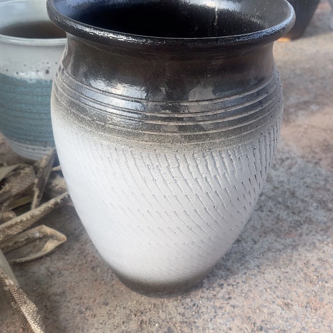 紫砂花盆白黑口径20高度33