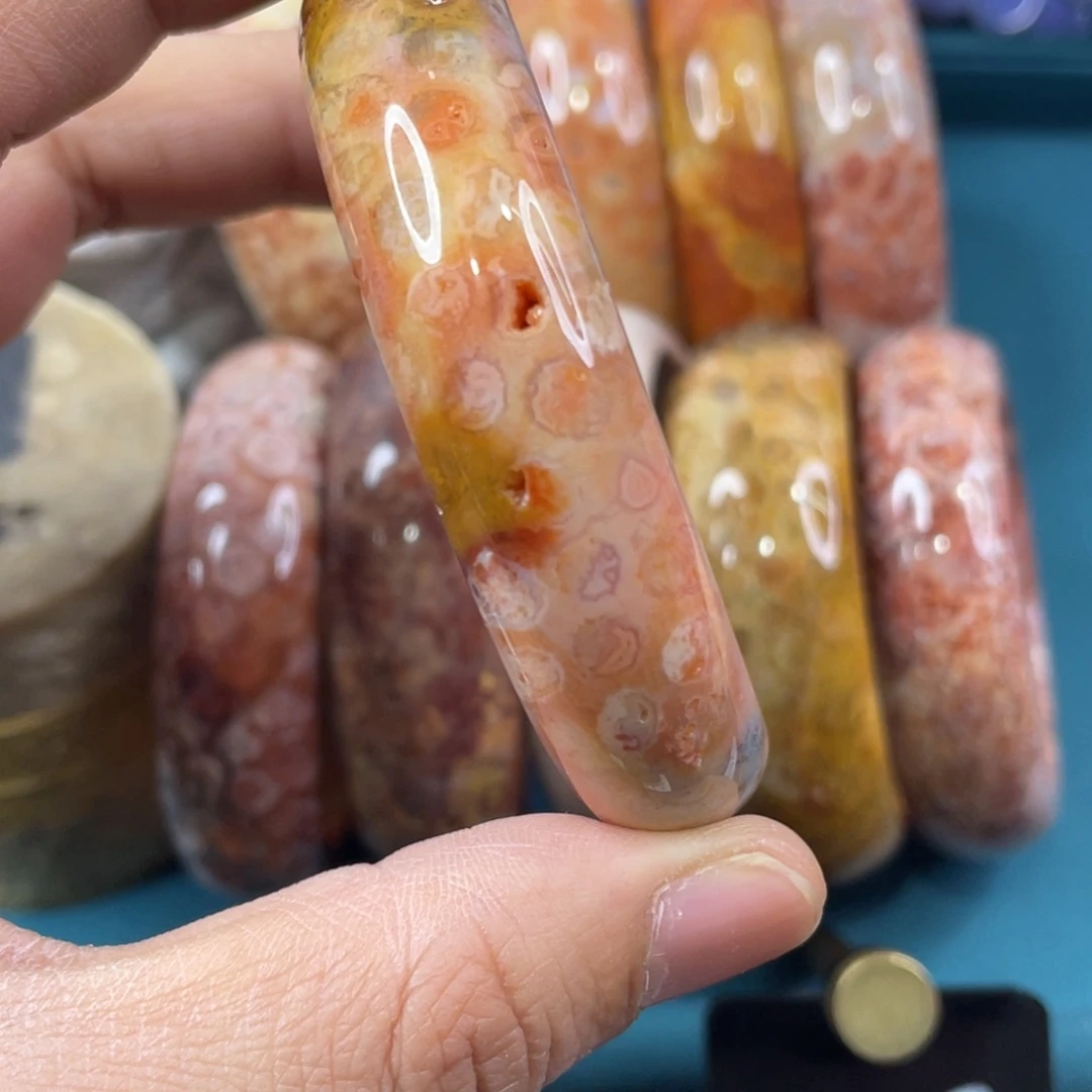 未镶嵌手镯硅化玉