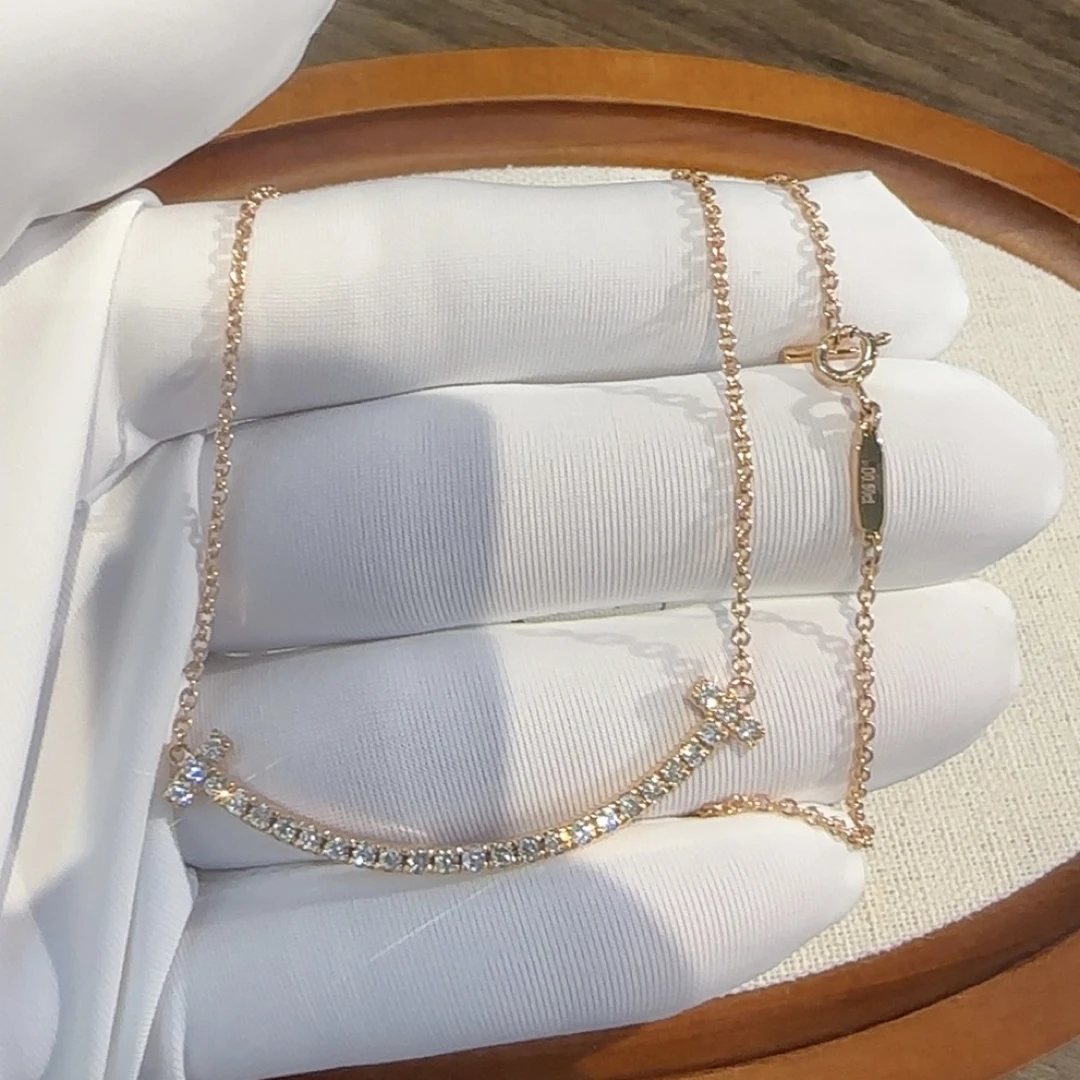 实验室培育钻石0–18K金中号满钻微笑项链