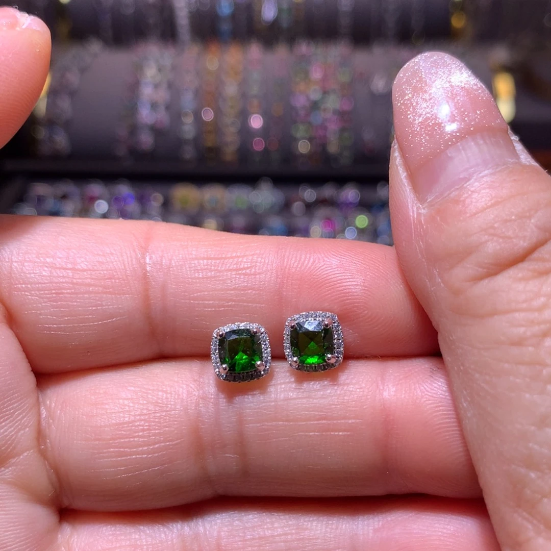 银S925镶嵌透辉石耳钉