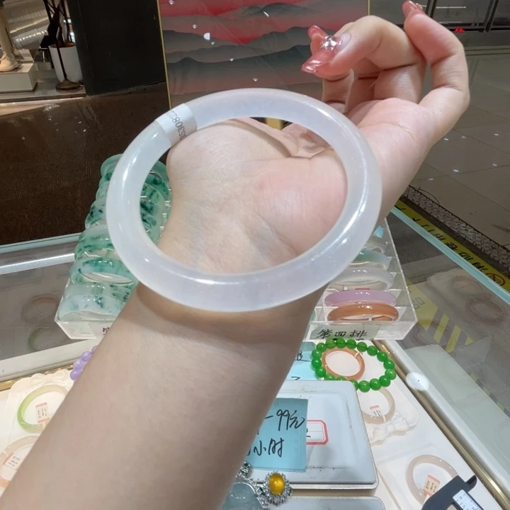 翡翠手镯未镶嵌翡翠手镯
