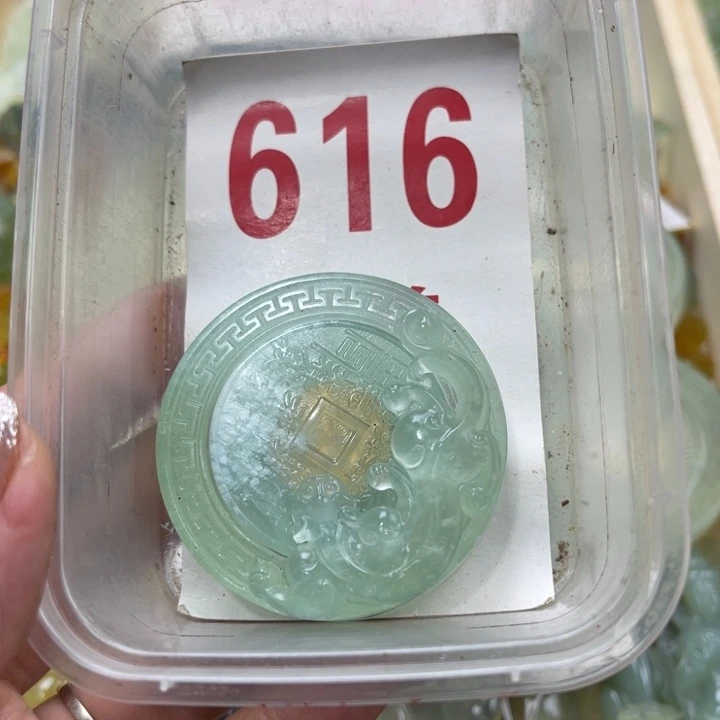 S***.蛇纹石玉未镶嵌笔搁