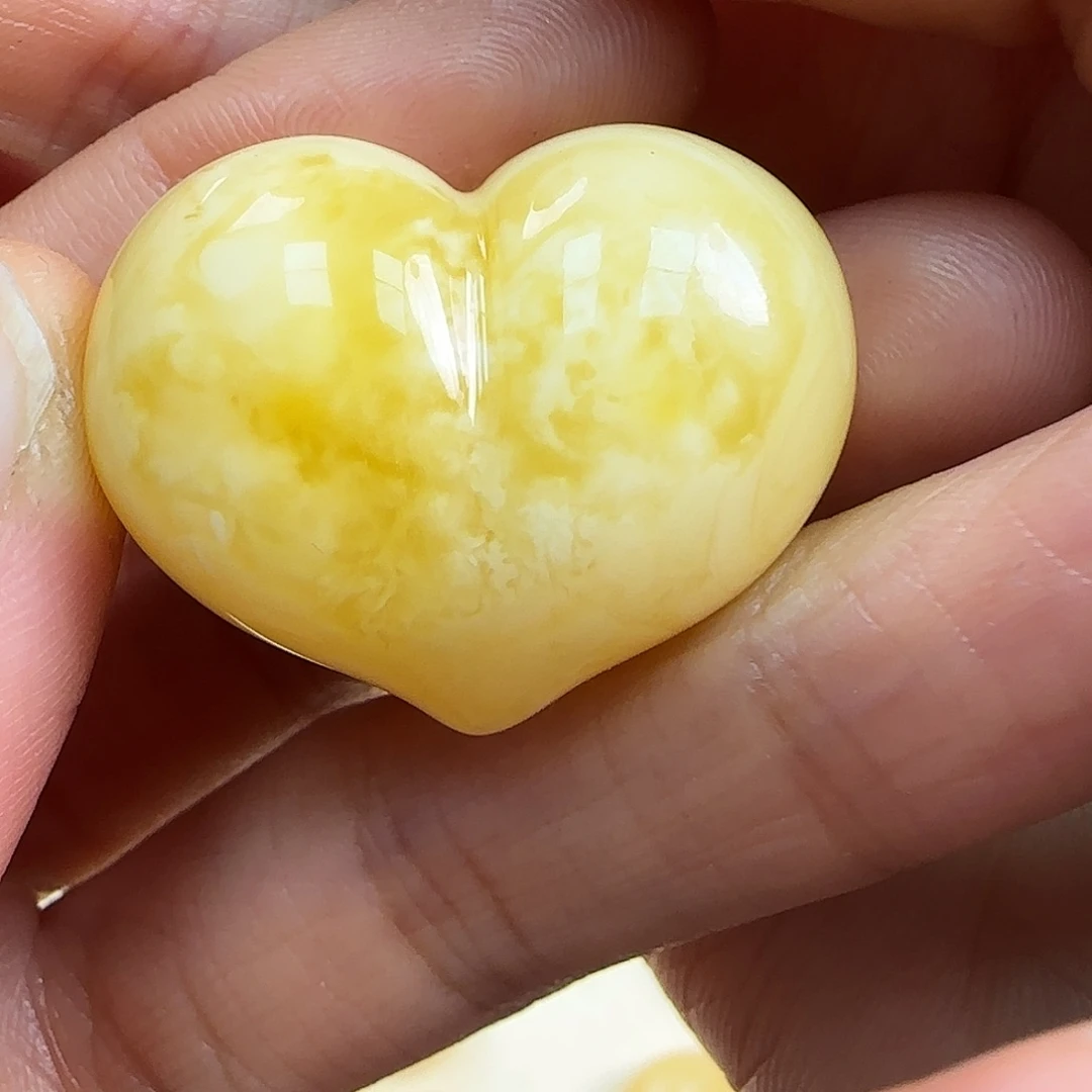 蜜蜡未镶嵌珠宝奇石