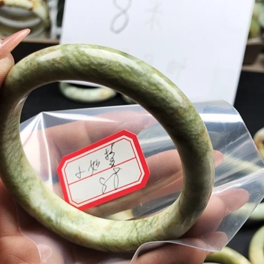 蛇纹石玉手镯未镶嵌小*梦