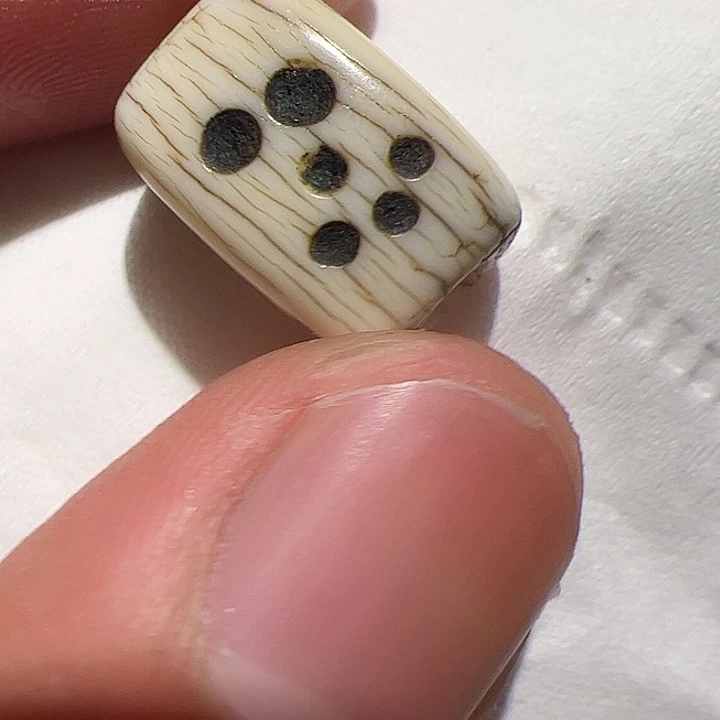 M***e玻璃颈饰在这里的时候