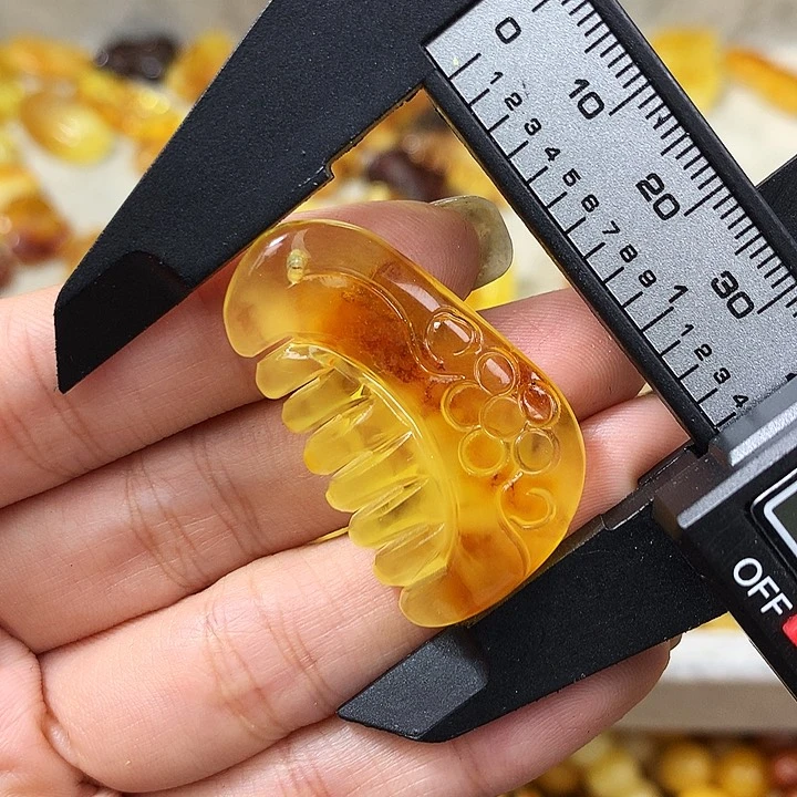 未镶嵌琥珀珠宝奇石