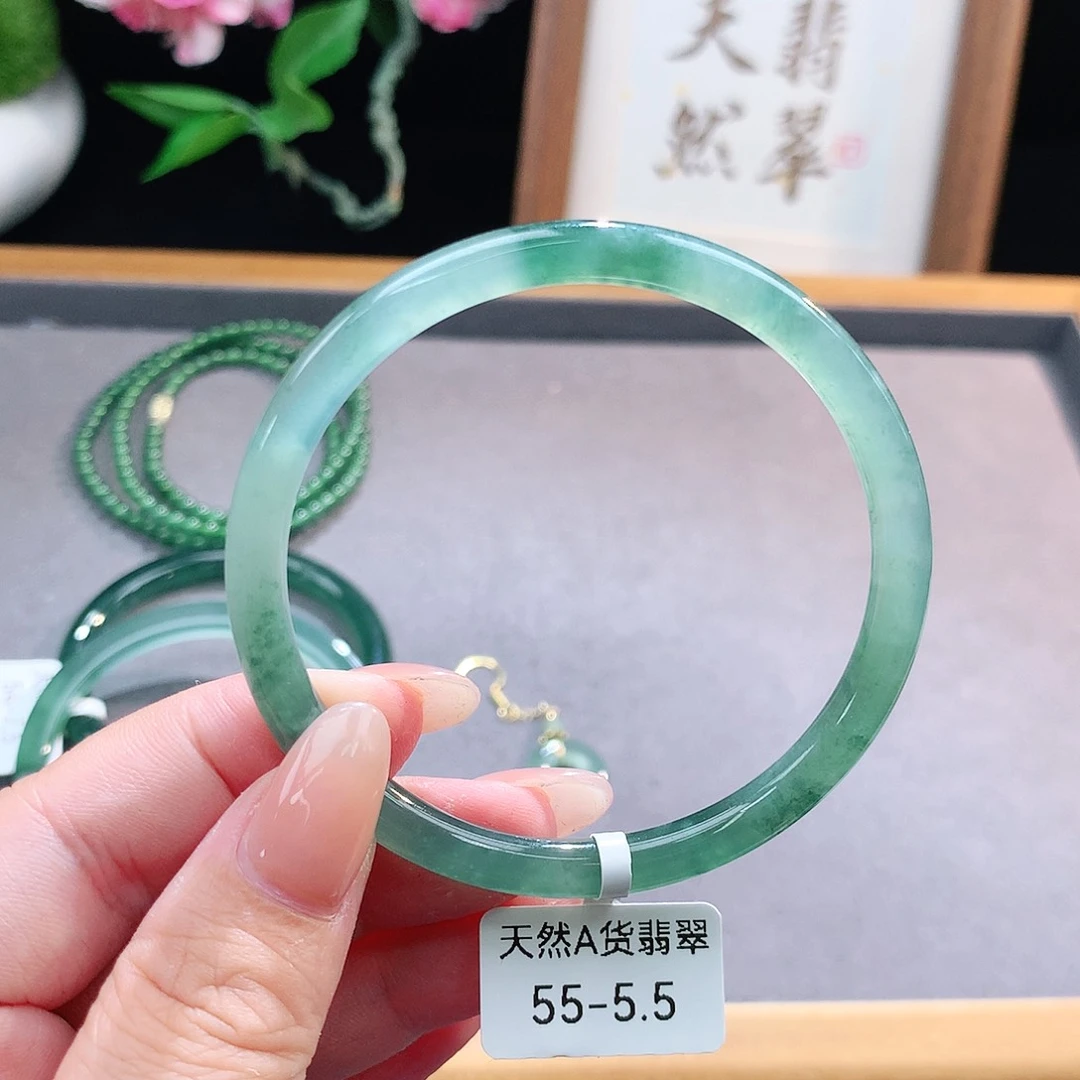 未镶嵌手镯(圆镯)翡翠