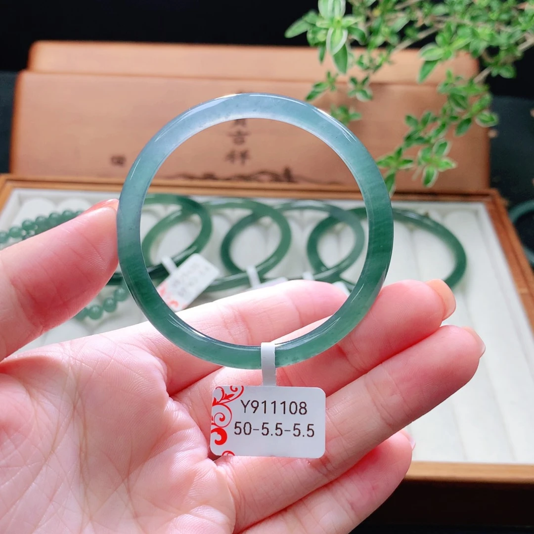 未镶嵌手镯（圆镯）翡翠