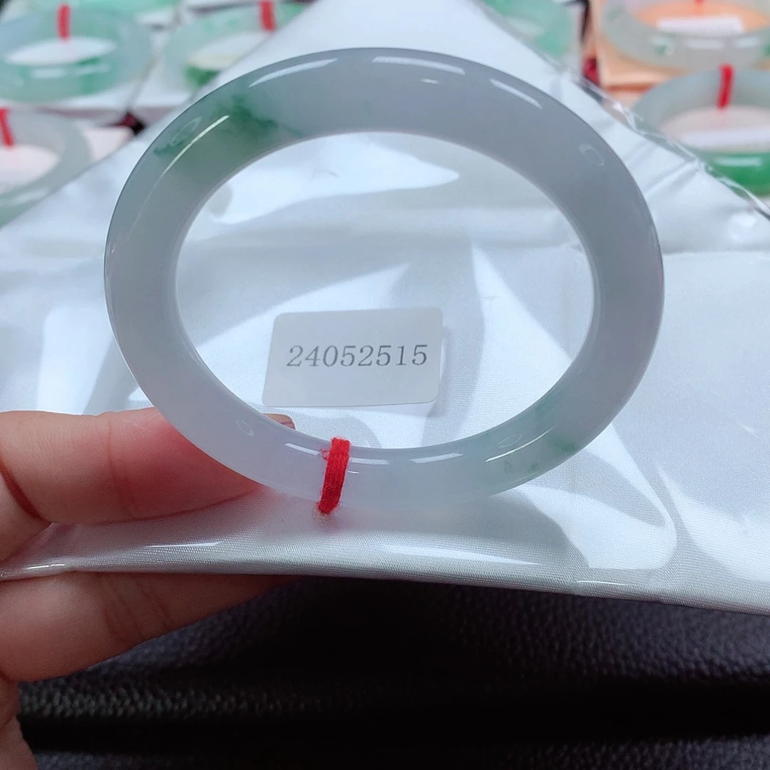 翡翠手镯（圆镯）未镶嵌